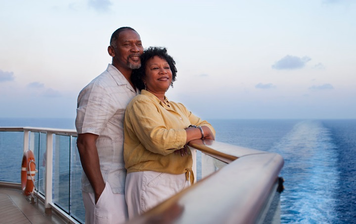 Avid Cruises featured offere - couple on a cruise ship